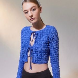 URBAN OUTFITTERS BLUE TIE FRONT BOW BUBBLE RUCHED LONG SLEEVE CROP TOP